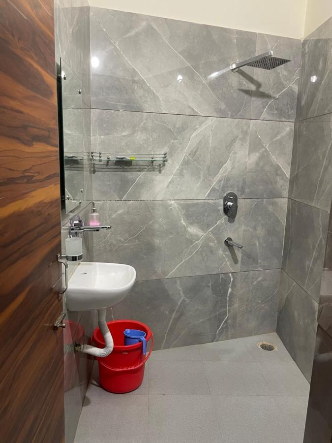 Homestay Comforts 500M From Amritsar Airport Extérieur photo