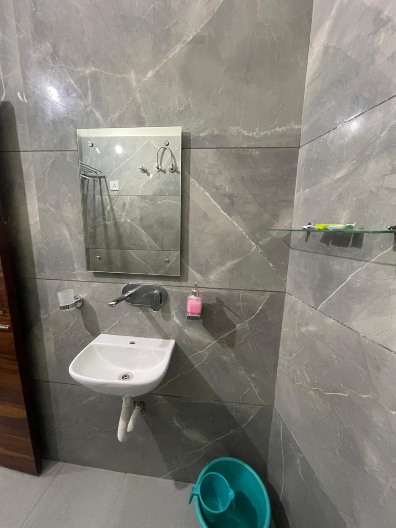 Homestay Comforts 500M From Amritsar Airport Extérieur photo